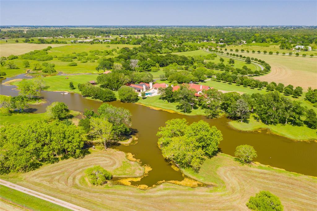 Less the an hour's drive from Houston, enjoy ranch living at its best!