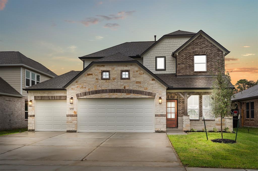 Welcome home to  6719 Cypress Woods Mist Trail Court located in Cypresswood Point and zoned to Aldine ISD.