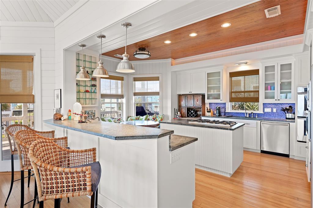 Beautifully appointed kitchen.