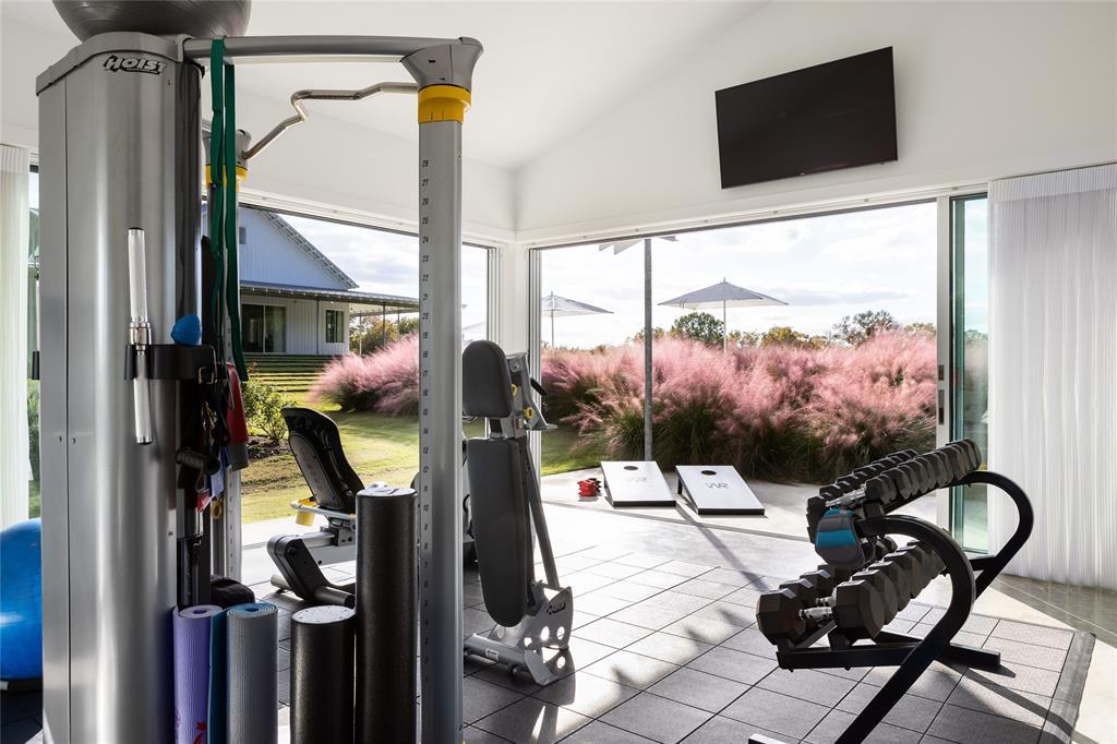 This state-of-the-art indoor gym with impeccable views offers everything you need for a comprehensive workout