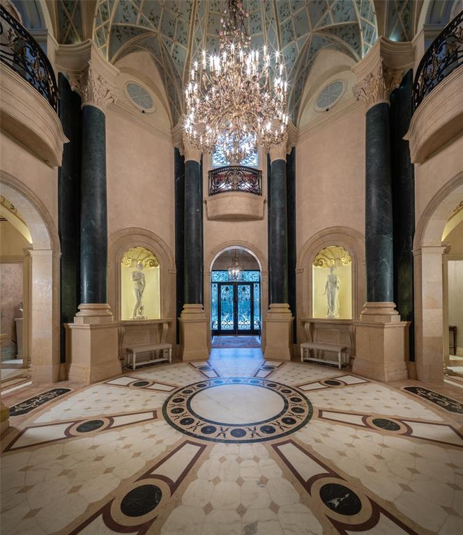 The domed Rotunda acts as the anchor point of the sprawling estate, gracefully reorienting visitors on their way from one lavish destination to another.