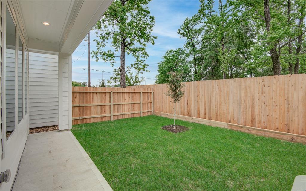 20 FT private backyards with patio perfect for entertaining.