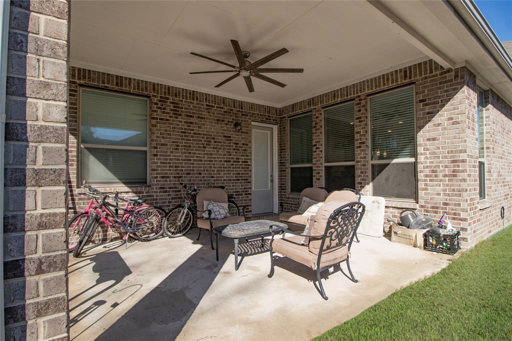 Covered patio for entertaining/ gatherings