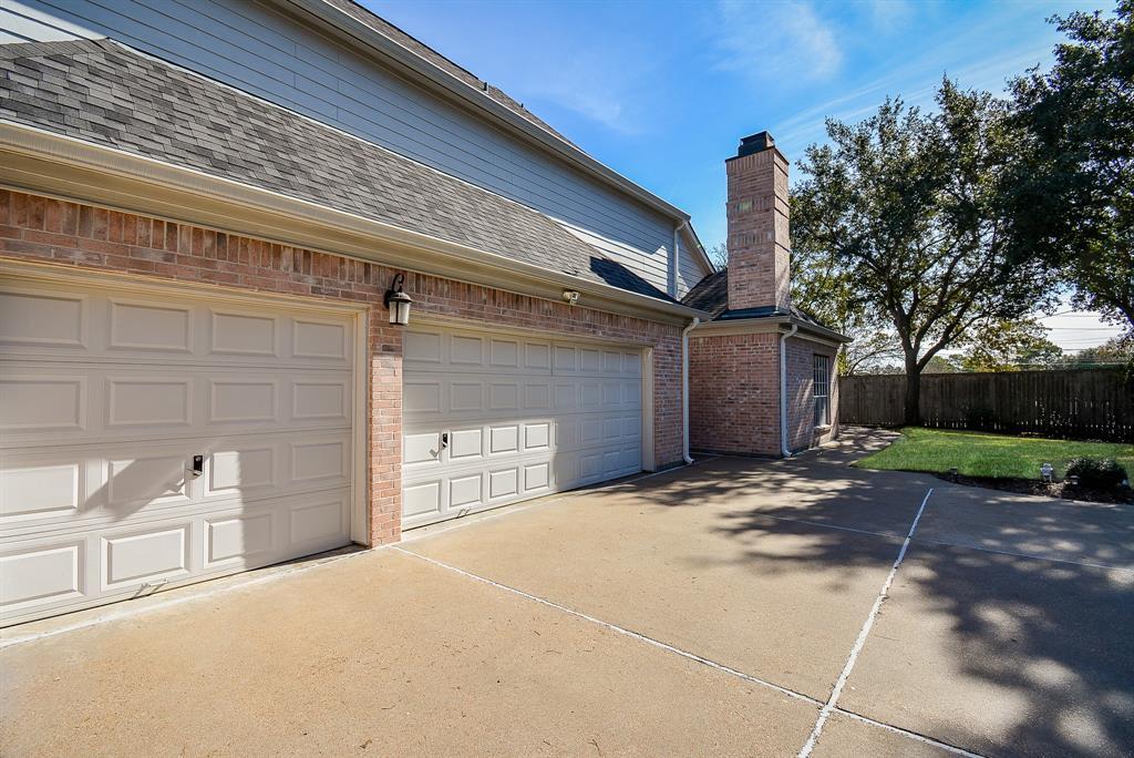 3 car garate home with huge driveway to accommodate more car parking!