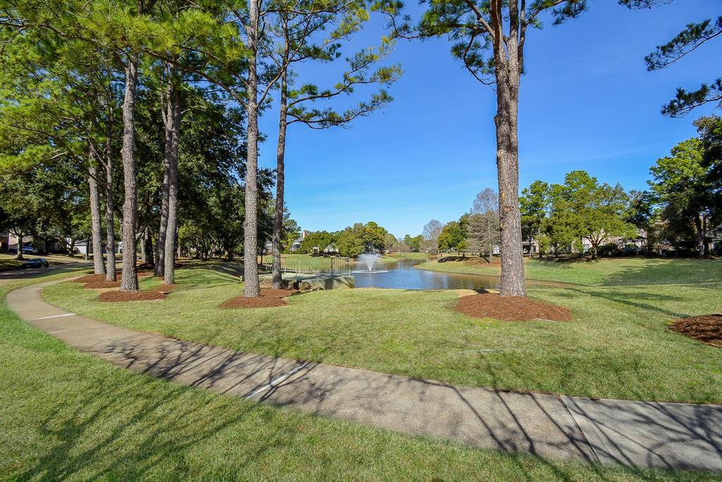 Lake and walking trails are a huge attraction in this neighborhood with fewer homes!