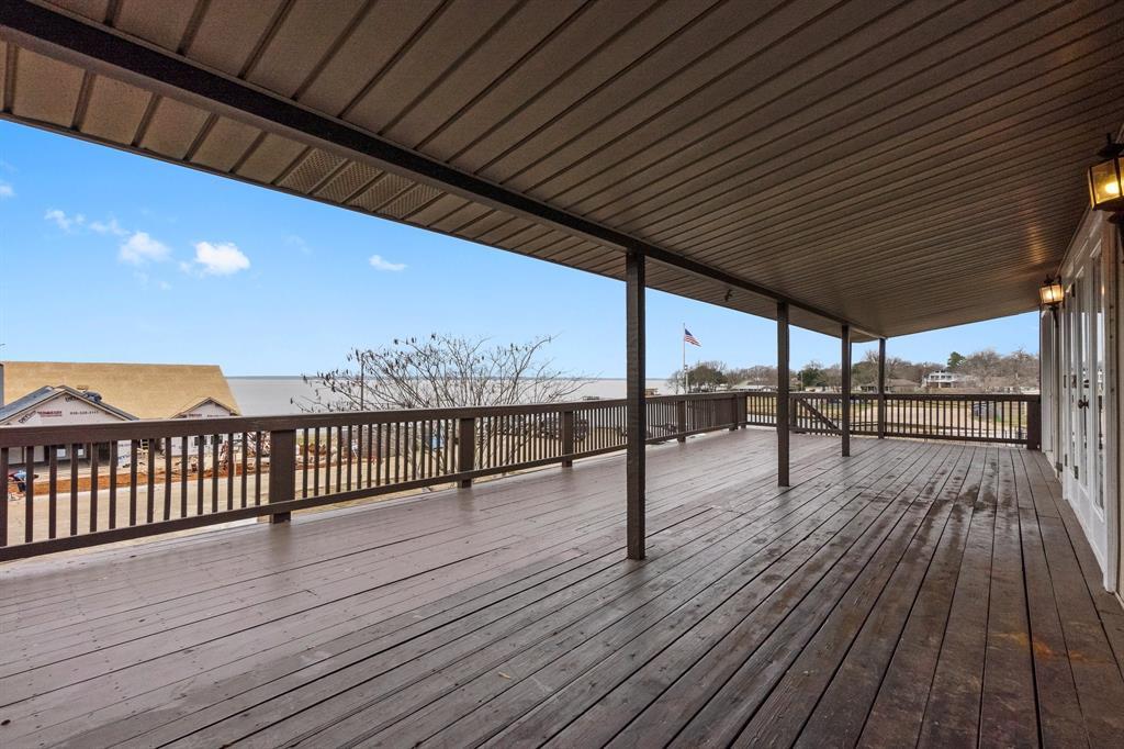 Sun or shade and beautiful views on this porch accommodate you!