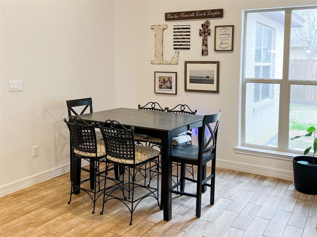 breakfast nook perfect for your dining table