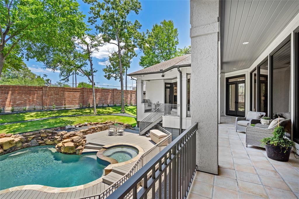 Ideal for outdoor entertaining with the covered patio and Fire Magic outdoor grill.