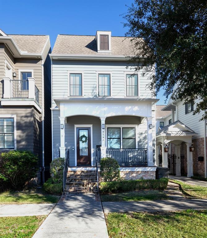Fabulous home located in sought after Houston Height. Prime walkable location.Inviting curb appeal. High-end features & finishes throughout.Built by reputable Unika Homes. This wonderful home is a MUST see!