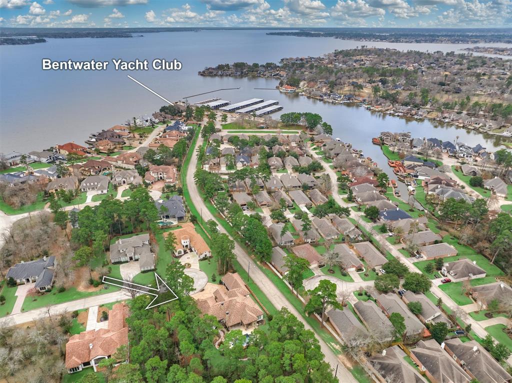 Aerial photo showing the homes proximity to the Yacht Club and Marina.