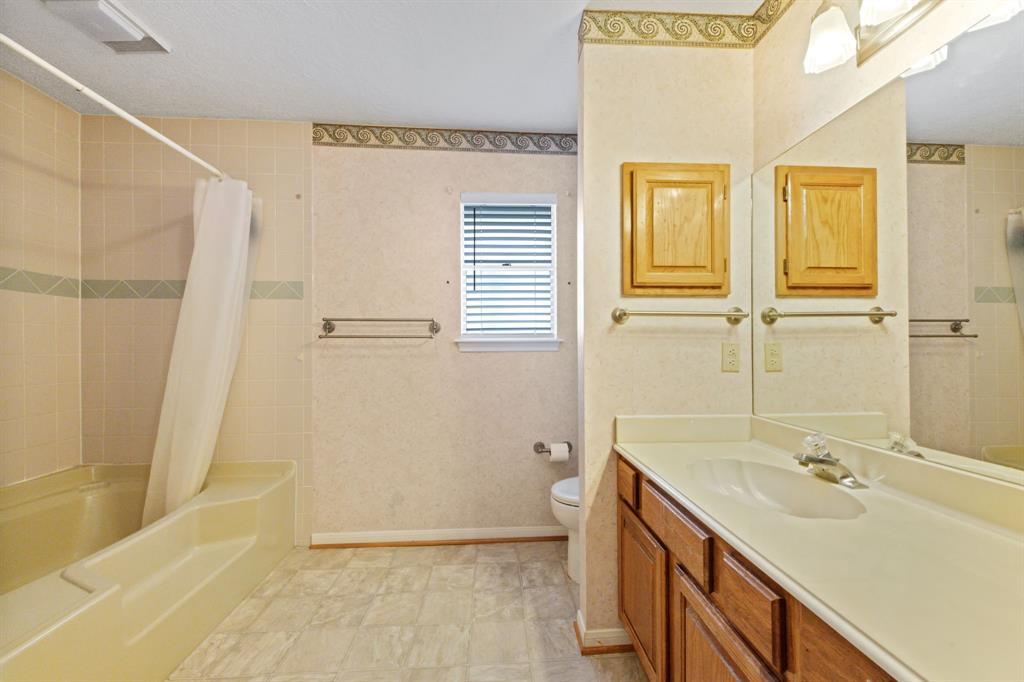 Ensuite bath with large walk-in closet