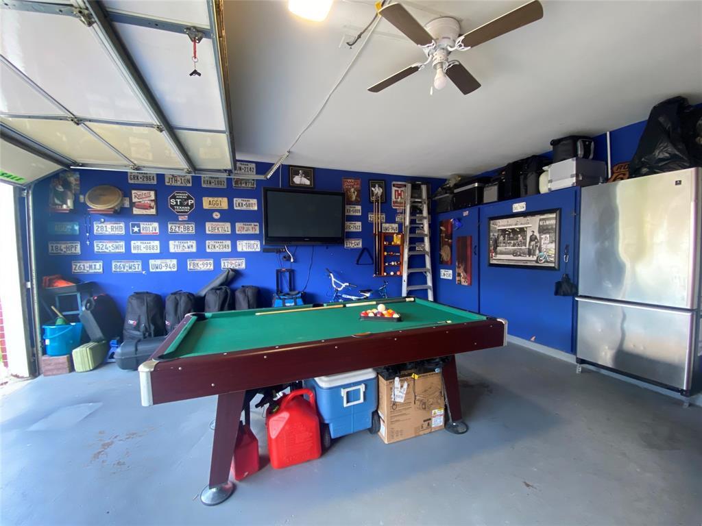 Garage game room