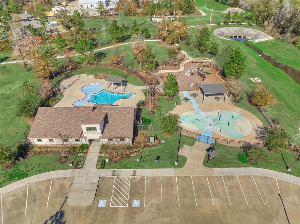 Woodridge Forest amenities include community center, resort-style pool, splash pad, playground and more!
