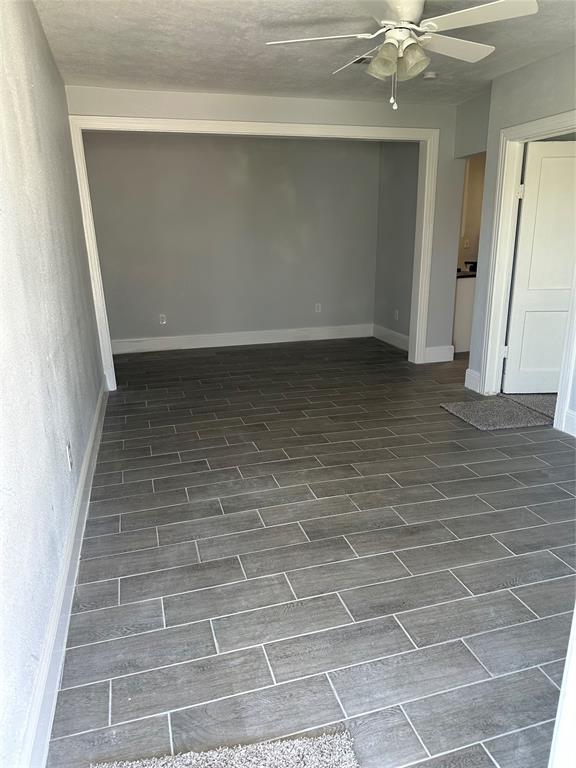 Living Room with no porcelin tile