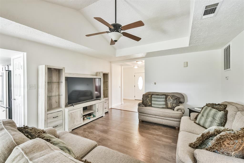 Walk thru the ample & tiled entry into the living area that features spacious & high ceilings, fresh paint and new laminate flooring installed September 2023.